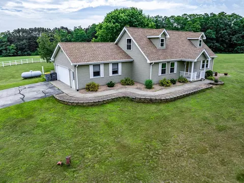 n9028 Moen Road, Holland, WI 54636