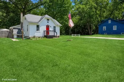 806 Fox, Salem Lakes, WI 53168