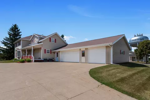 947 Broadmoore #1702, Hartford, WI 53027