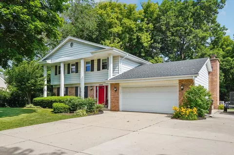 n24w22424 Meadowood, Waukesha, WI 53186