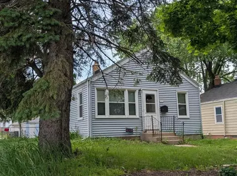 3171 S Brust, Milwaukee, WI 53207