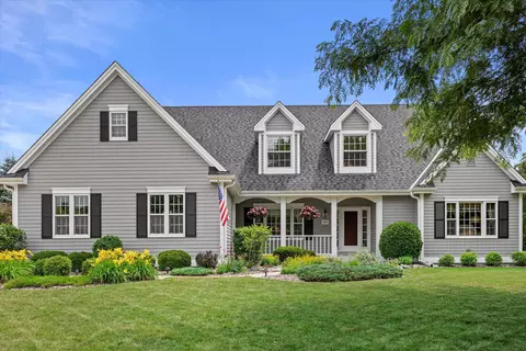 869 Oak Rdg, Hartford, WI 53027