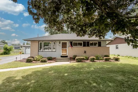 3369 E Oak Crk, Oak Creek, WI 53154