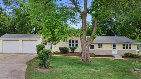 323 Atkinson, Mukwonago, WI 53149