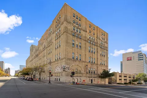 270 E Highland #1044, Milwaukee, WI 53202