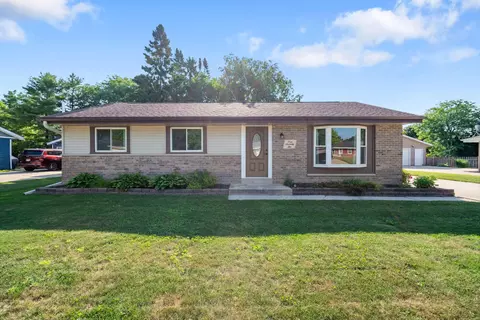 172 S Regis, Saukville, WI 53080
