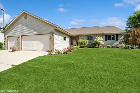 420 E Sunny Hl, Elkhorn, WI 53121