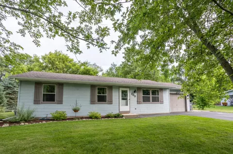 305 N Parkview, Eagle, WI 53119