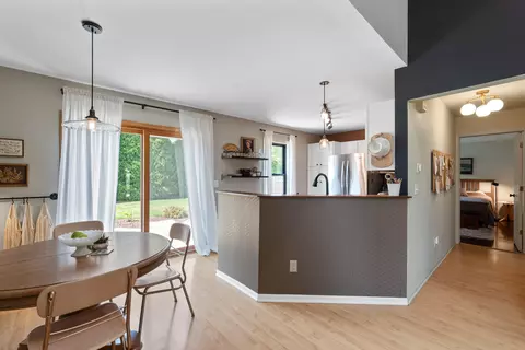 8619 S Stone Crk, Oak Creek, WI 53154