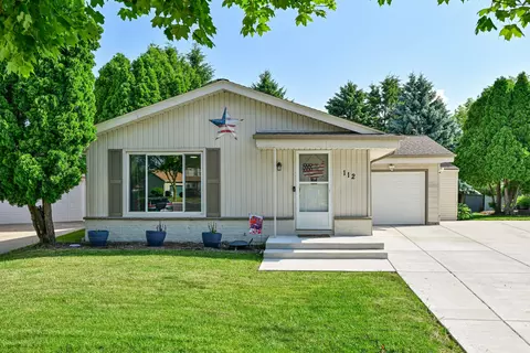 112 W Goldleaf, Milwaukee, WI 53207