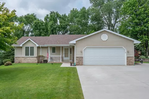 414 Red Coat, Waterford, WI 53185