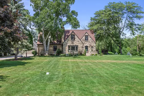 626 W Fairy Chasm, Bayside, WI 53217