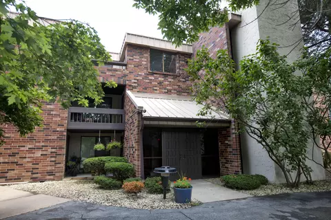 2470 W Good Hope #262, Glendale, WI 53209