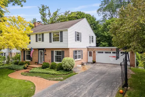 810 Kurtis, Elm Grove, WI 53122