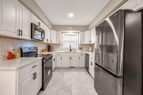 1207 S 98th, West Allis, WI 53214