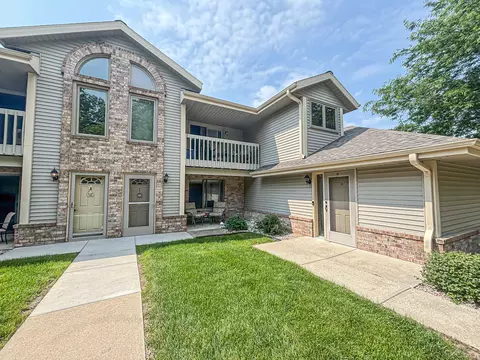 2112 Woodburn #D, Waukesha, WI 53188