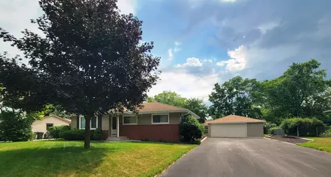 932 Robins, Mukwonago, WI 53149