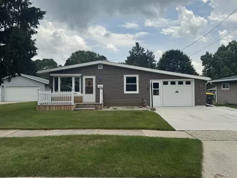 703 Luke, Waukesha, WI 53186