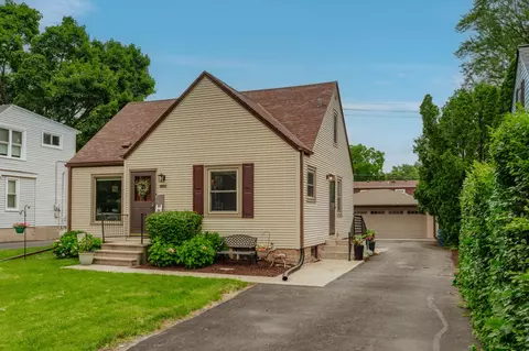 1120 Adelmann, Brookfield, WI 53045