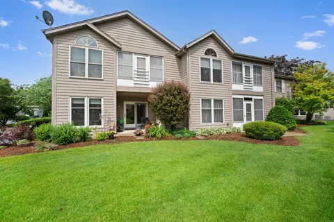 934 Crestwood, Burlington, WI 53105