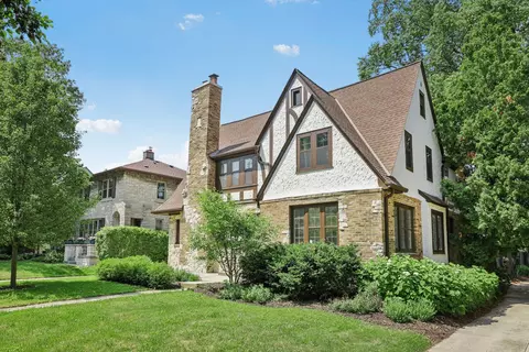 3357 N Hackett, Milwaukee, WI 53211