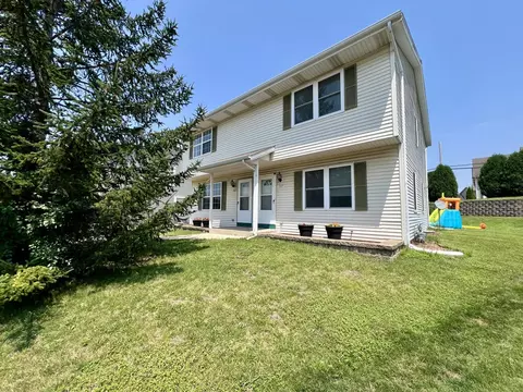 1307 Falls #1309, Waukesha, WI 53186