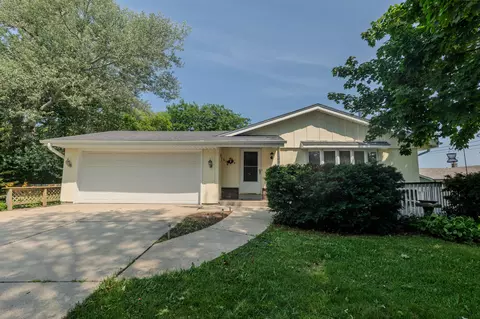 10090 S Chicago, Oak Creek, WI 53154