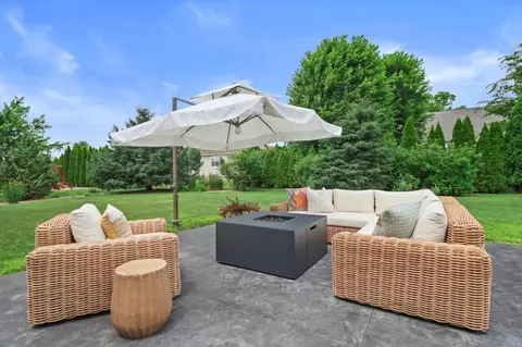 542 S Buth, Dousman, WI 53118