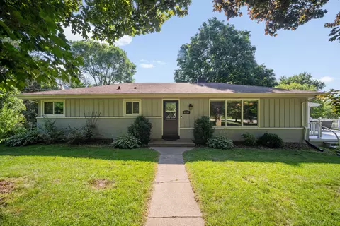 8220 S 68th, Franklin, WI 53132