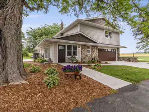 4593 Mckinley, Hartford, WI 53027