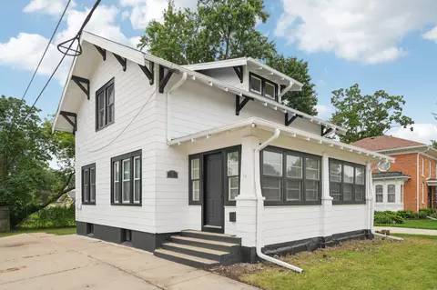 7 W Geneva, Elkhorn, WI 53121