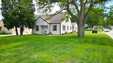 4445 W Howard, Greenfield, WI 53220