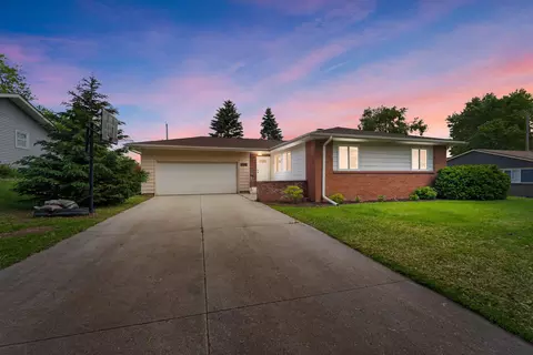 820 Woodland, Port Washington, WI 53074