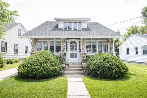 909 Buena Vis, Waukesha, WI 53188