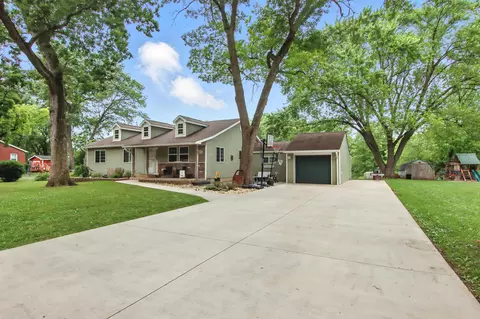 521 S 6th, Salem Lakes, WI 53170