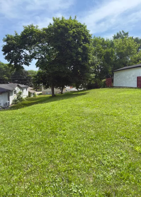 1005 Perry, Racine, WI 53406