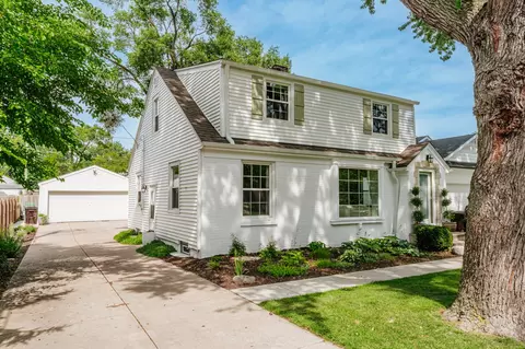 1637 S Triangle, New Berlin, WI 53151