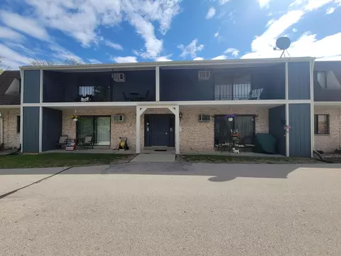 3242 W Mangold #H, Greenfield, WI 53221