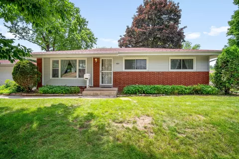 8851 W Daphne, Milwaukee, WI 53224
