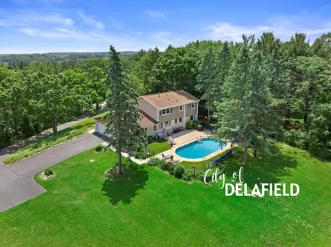 2925 Meadow, Hartland, WI 53029