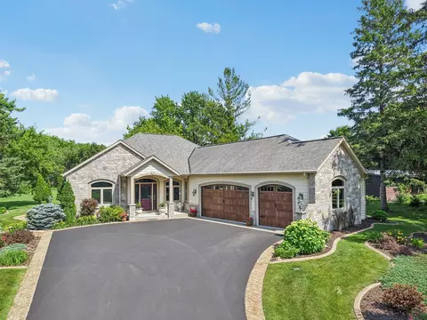 w276n1728 Spring Crk, Pewaukee, WI 53072