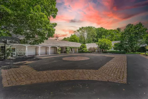 625 E Juniper, Mequon, WI 53092