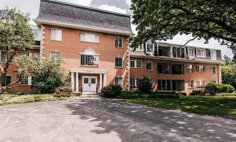12990 W Bluemound #207, Elm Grove, WI 53122