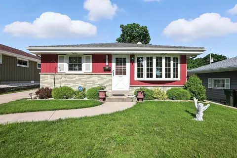 2427 S 93rd, West Allis, WI 53227