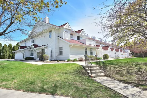 5970 S Crosswinds #3, Cudahy, WI 53110