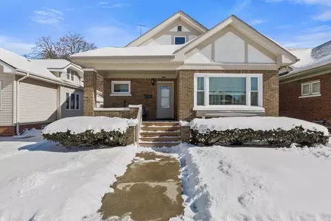 2021 Center, Racine, WI 53403