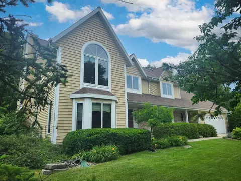 4562 W Martinton, Franklin, WI 53132