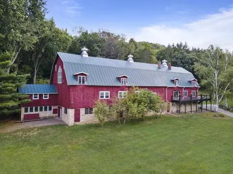 n5075 Green Coulee Road, Onalaska, WI 54650