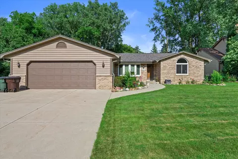 5140 S Honey Crk, Greenfield, WI 53221