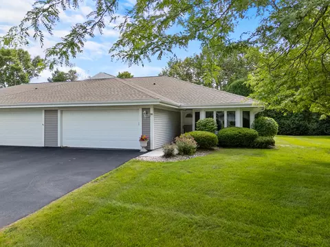 11024 N Mequon Sq, Mequon, WI 53092